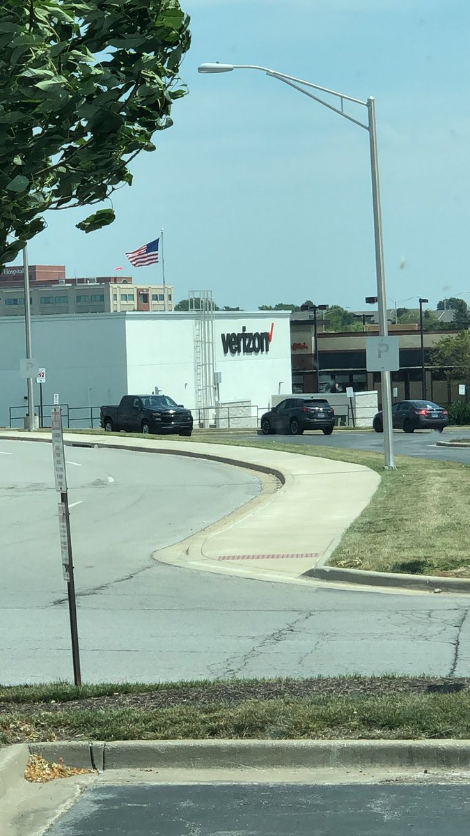 FraddysLife's tweet photo. Heading into #verizon to see about san unlimited hot spot for our rv travels. Wish us luck!! #rvlife #ugh #outofdata #fulltimervfamily #rv #rvfamilylife #fulltimervers #kids https://t.co/Cc9zHOJtkU