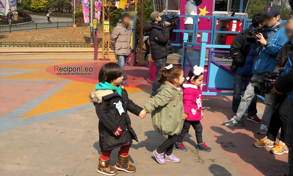 Hello baby moments pt.5<헬로베이비>Holding Hands Together