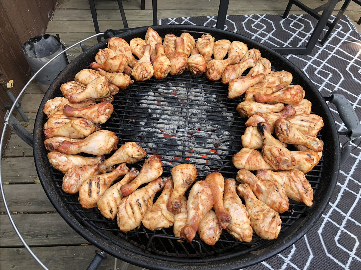 jerewarren's tweet photo. Had a good time last night grilling chicken on the #weberkettle for @DavidCoxWG and family! #webertime #charcoal #BBQ https://t.co/wc8U32vKYo
