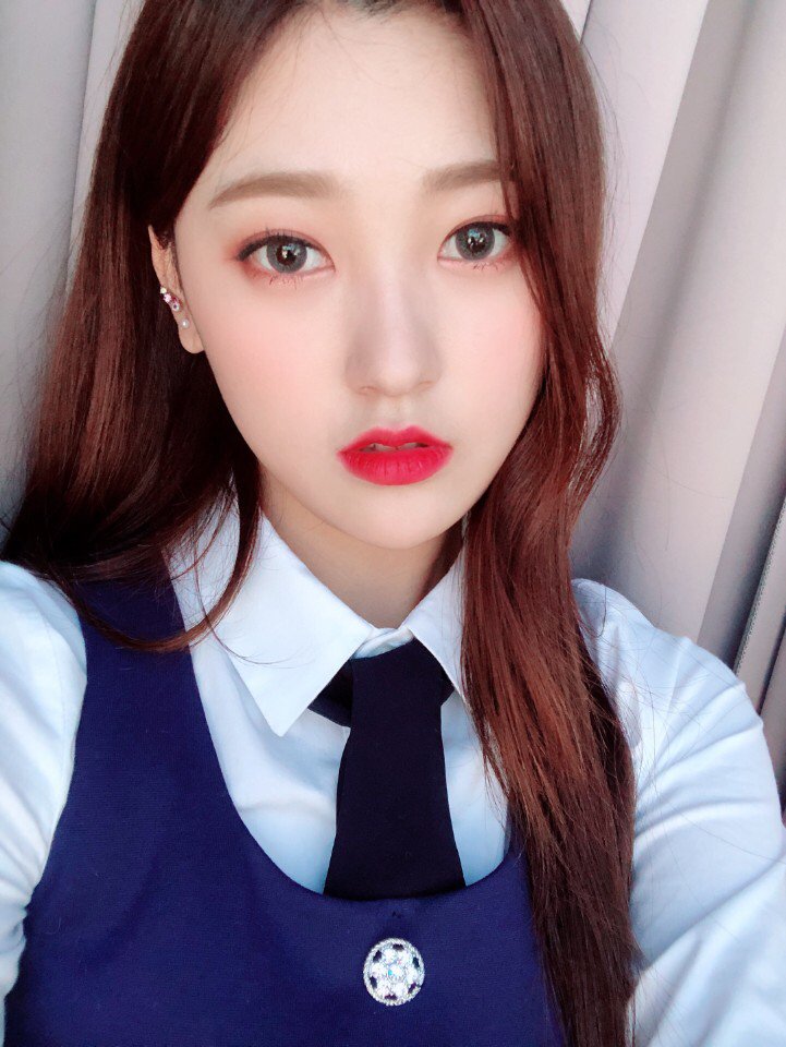 scyuji's tweet photo. a z nim loona's sunshine the sweetest girl yerim kocham cie #2YearsWithChoerry https://t.co/SIFjIqa0a8