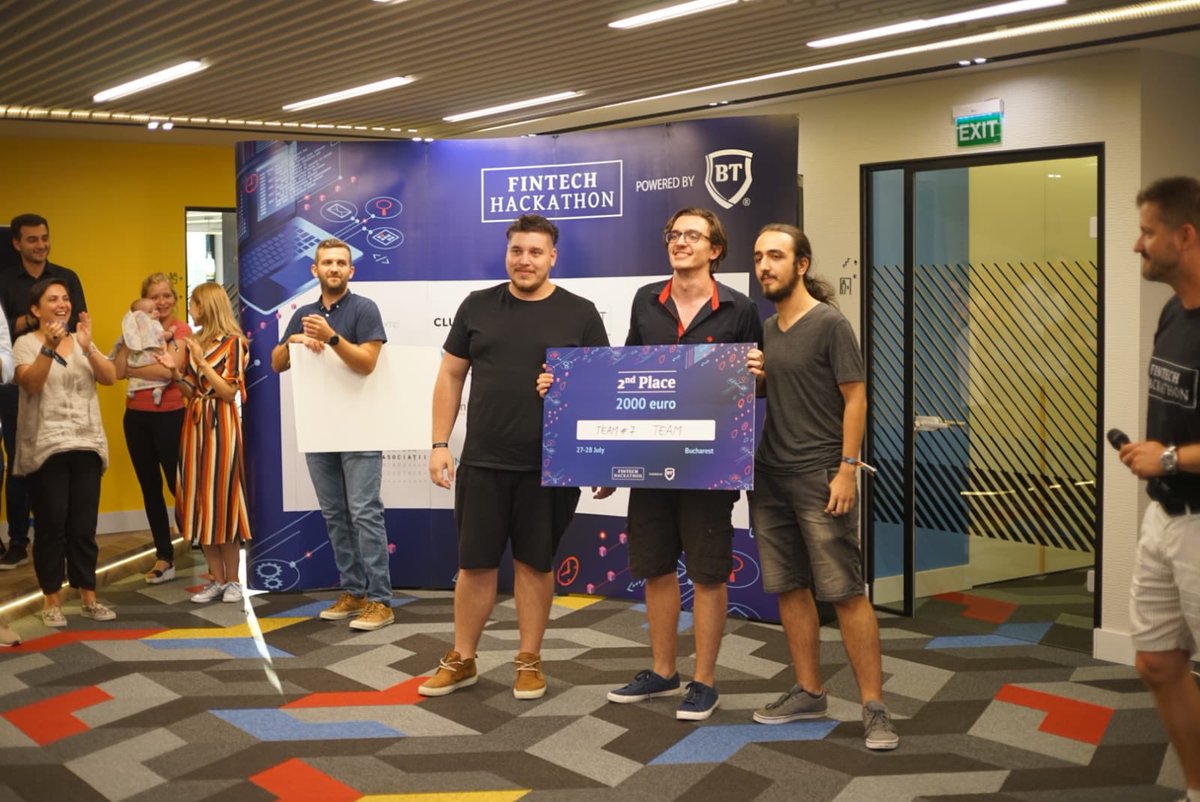 B_Transilvania's tweet photo. #goingdigital 24 de ore de hacking, 13 idei inovatoare, 5 castigatori! #FintechHackathon https://t.co/A9Cj4TUFOe