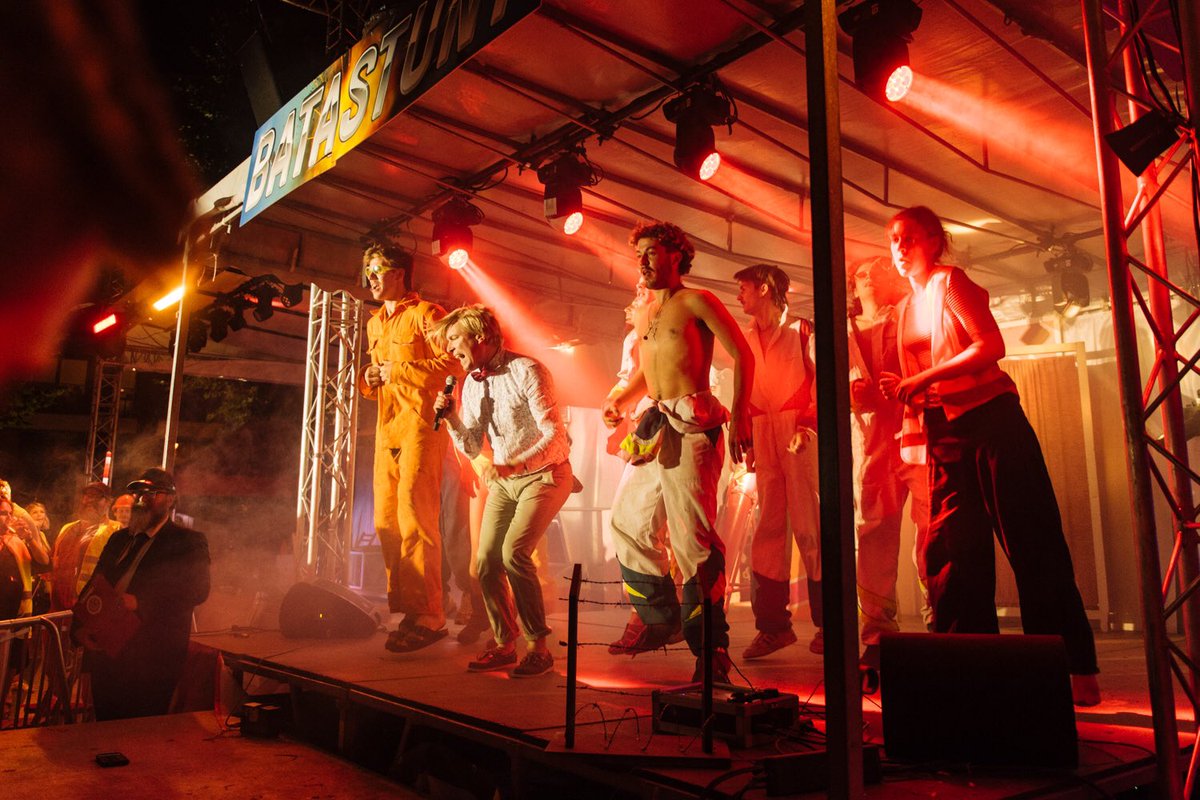 ShowbizzBart's tweet photo. Voor de laatste x wordt βt vanavond βn waanzinnig feest bij #BATASTUNT! De #GentseFeesten zijn voorbij gevlogen. Nog 1x alles geven! Kom je meedoen? Place to be: Willem de Beersteeg, #Gent.
π₯
#GentseFeesten19 #GF19 #VisitGent #CirQ #recordpoging #stunt #uitdaging #plezier #humor https://t.co/poZGlaauIC