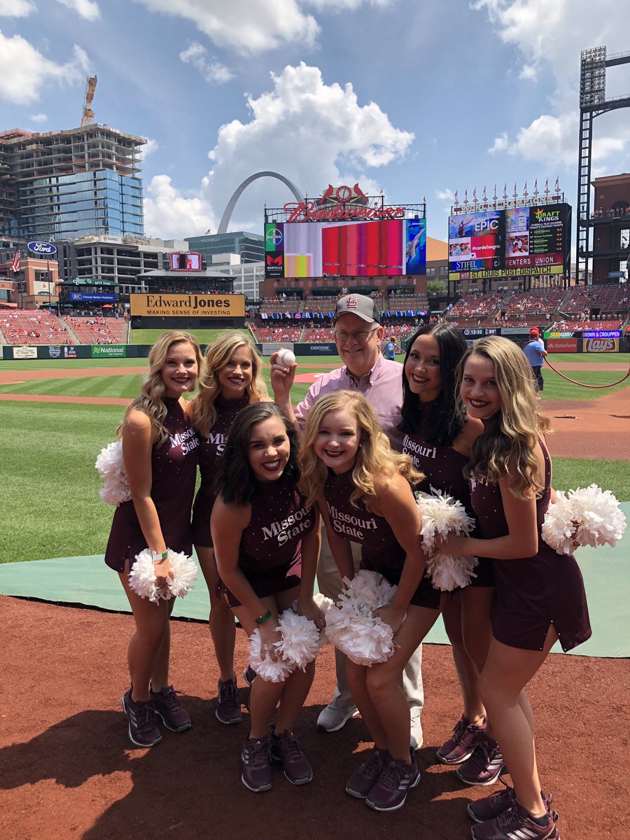 MSU_SugarBears's tweet photo. First Pitch with @ClifSmart @Cardinals #MSUDay https://t.co/Ss5TaT2n1k