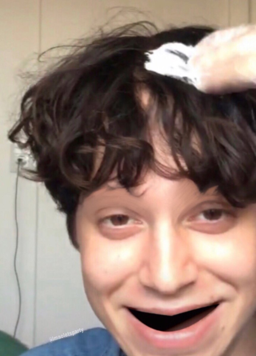 lmaoletsparty's tweet photo. IMAGINE you had an eyebrows and teeth transplant when you come out you can’t find jorge anywhere and you ask where is he and jorge comes out of a room and says “who do you fink gave you the eyebrowfs and teef, y/n” https://t.co/LGfPP9pWZe