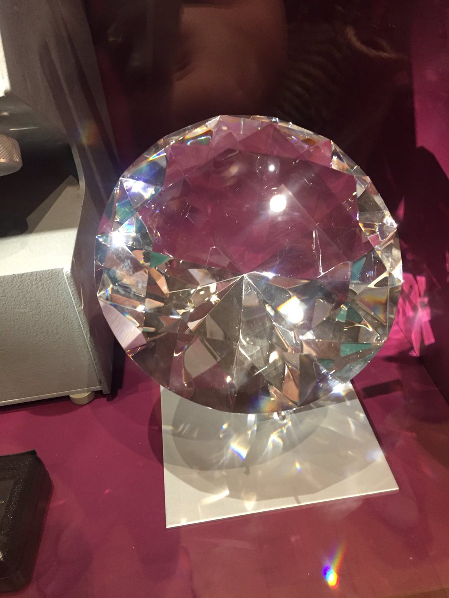 Tonksies1987's tweet photo. Oh this tiny thing? #Diamond #DiamondMuseumAmsterdam #Vacay #Yaycay #BestieTime #IsBestTime https://t.co/OiQecyE0SE