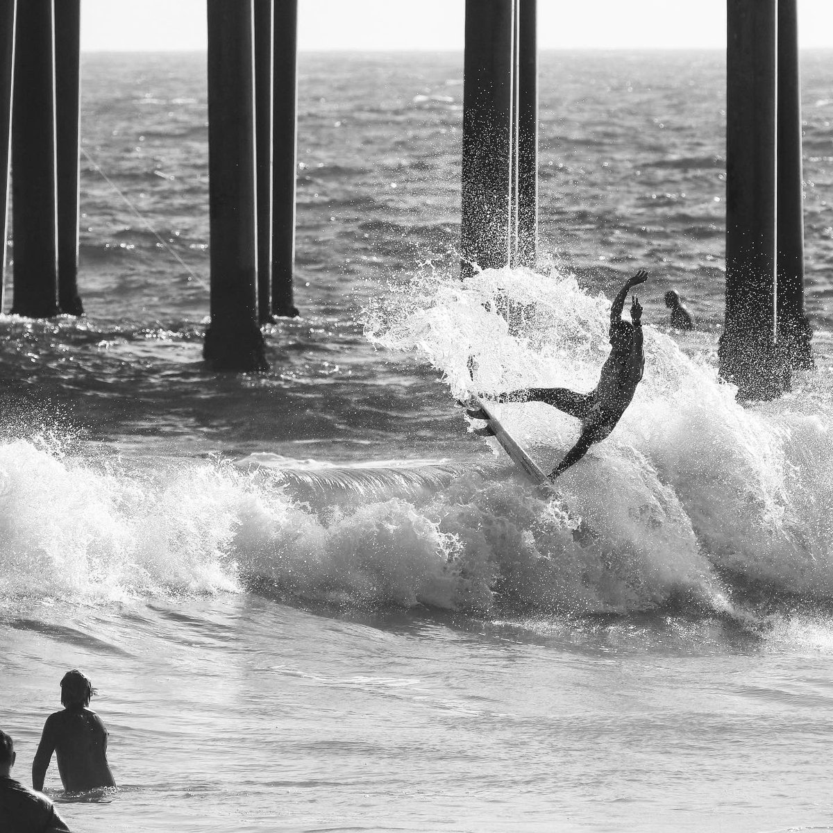 Sally_Fitz's tweet image. What a treat to be able to pick your peak to surf from the balcony🤙 Loving being back at Huntington with the @Kimpton #shorebreakresort team making it feel like home with the ultimate set up. Ready to rock n roll for the #USOpenOfSurfing