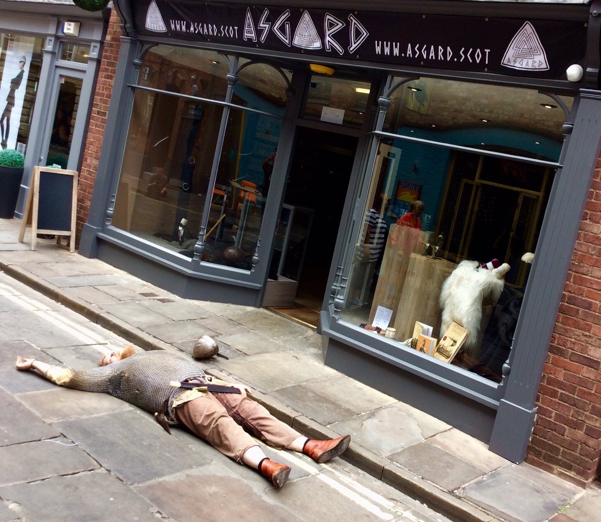 Magnus the toothless and his treasure hoard at the opening of Asgards new shop in York
#AsgardYork #viking
#York