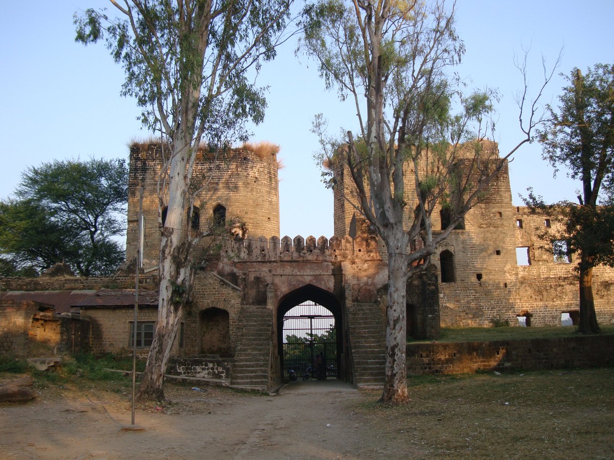 georgetgeorge's tweet photo. Legend Behind the Name Change of Ancient Fort City, Nurpur. https://t.co/rWO1boqqKk #FortCity #Nurpur #NurpurFort #FortRuins #kangra #himachal @hptdc @hp_tourism @touristinindia https://t.co/XCaVN3zO4O
