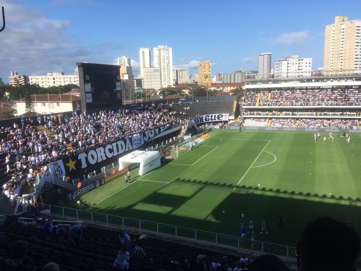 ma_azevedo94's tweet photo. Já já a bola rola para Santos x Avaí. Após 46 dias o Peixe volta a jogar na Vila Belmiro. Ingressos esgotados para o jogo de hoje... Jogo esse que vale a liderança do Brasileiro 2019: uma vitória simples, coloca o Santos na ponta da tabela.
#Santos #TrSantos #SANxAVA https://t.co/xHNQMxEwT5