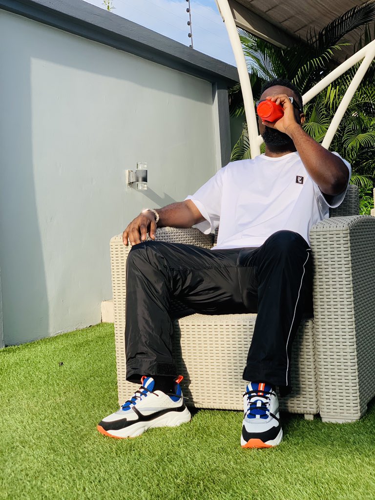 sarkodie's tweet photo. Me ko Tidal Rave Aba https://t.co/SP6nvnTuRn