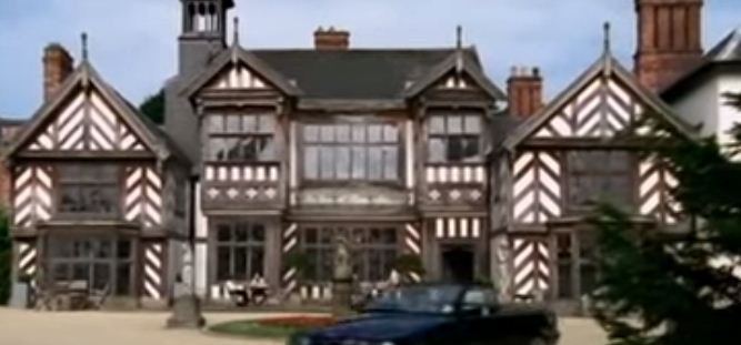 coop_chaetolae's tweet photo. An uncanny resemblance...b/w zebra stripes 😎
Left: Shibden Hall, the ancestral home of the Legendary  #AnneLister at West Yorkshire. 
Right: A house with Lavish Interiors used in the TV Movie #DeadClever The Life and Crimes of Julie Bottomley in Skipton, North Yorkshire #Just🤔 https://t.co/D7z1X0WOAE