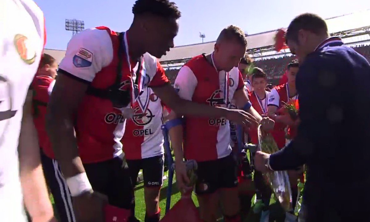 creatieveling's tweet photo. Eén geluk: de laatste keer dat #Feyenoord kampioen werd liep Sven van Beek op krukken. Wie weet. #feysou https://t.co/CCTvbbcCjz