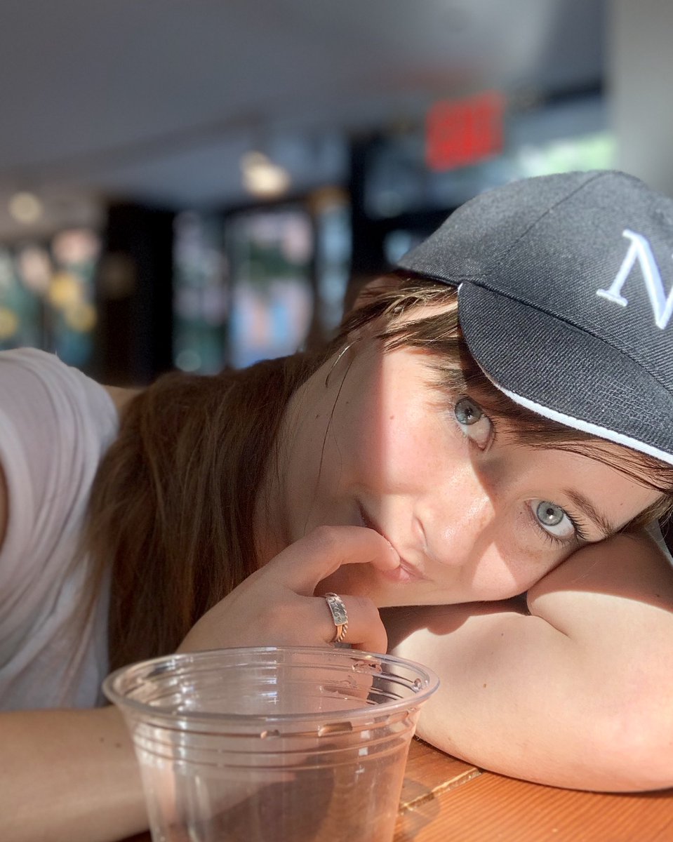 “Keep your face to the sun and you will never see the shadows” ☀️
#bepositive #lookonthebrightside #actress #newyork #explore #sunny