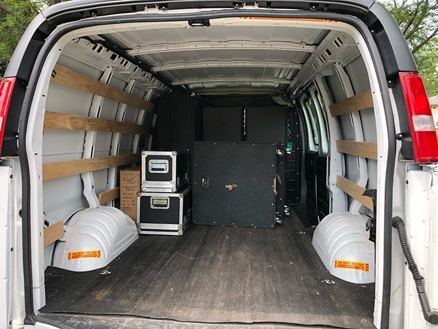 deadisdeadmke's tweet photo. Moving day! It’s hot as balls and there are only two of us. #wedumb #share2steem https://t.co/eT4AwSwPoT https://t.co/pTHrbKIaL0