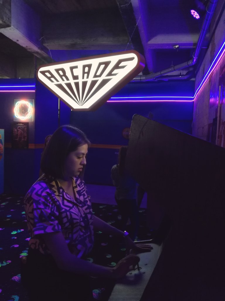 gabrielagrciaa's tweet photo. 🕹️🕹️🥤🍔🛸☢️
#StrangerThings #strangerooms #strangercocacola #levis https://t.co/62ilCs04Dn