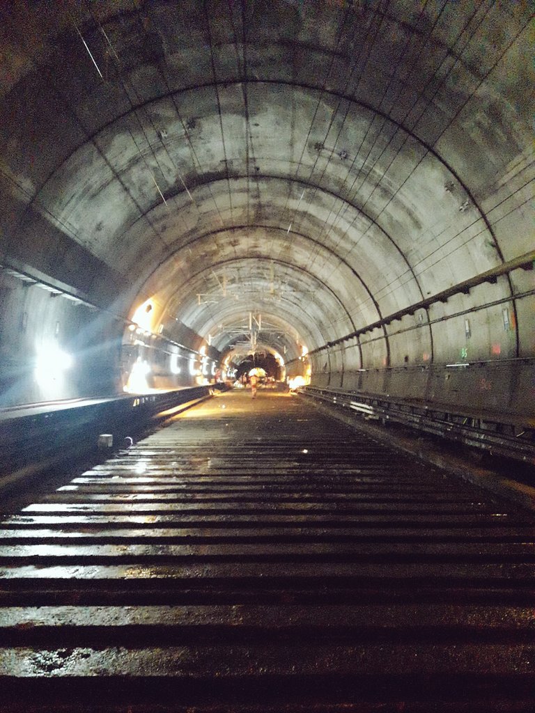 Dami1_N's tweet photo. Petit retour en images  sur la visite du chantier d'HSL et Magenta sur le @RERE_SNCF. Merci @AmandineGraMa et bon courage dans ce milieu contraint aux équipes @itif_travaux @eiffage @OFFROY_TSO_NGE https://t.co/log3Jq4OQR