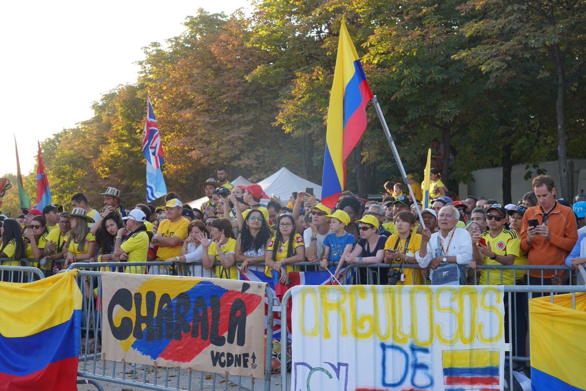 Tour de France COL on Twitter: "🇨🇴 La afición colombiana lista para la  celebración. #TDF2019… "