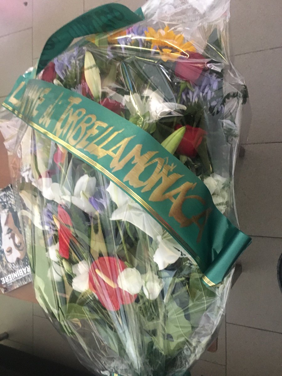 La mamme di Tor Bella Monaca si distinguono con questo gesto e vanno nella caserma di zona per salutare Mario. Ciao Mario ♥️ #Carabinereucciso