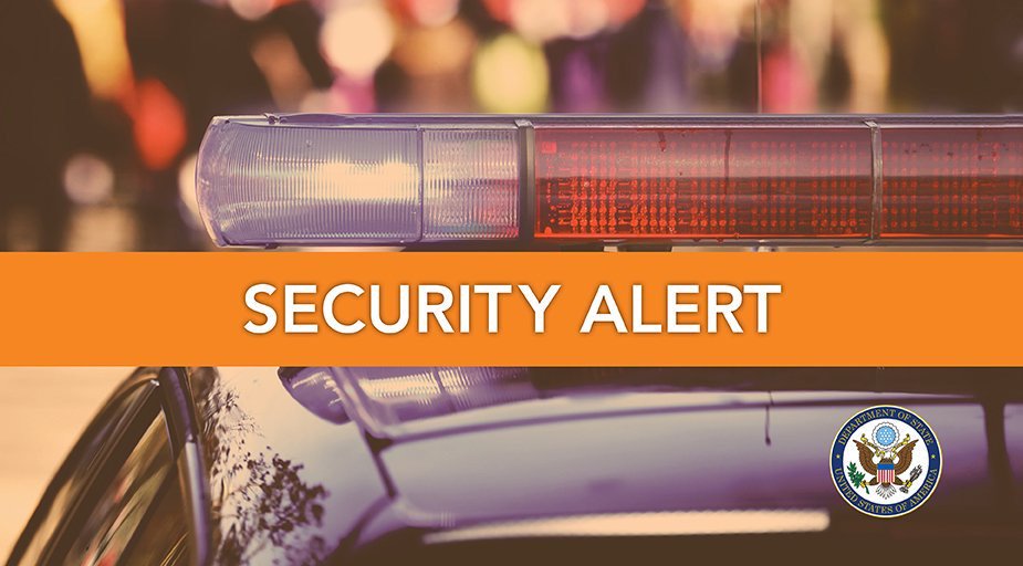 #Haiti: A group of protesters have gathered across from the U.S. Embassy’s main entrance. There is another group of protesters marching from Mais Gate, and a group marching from Carrefour airport.