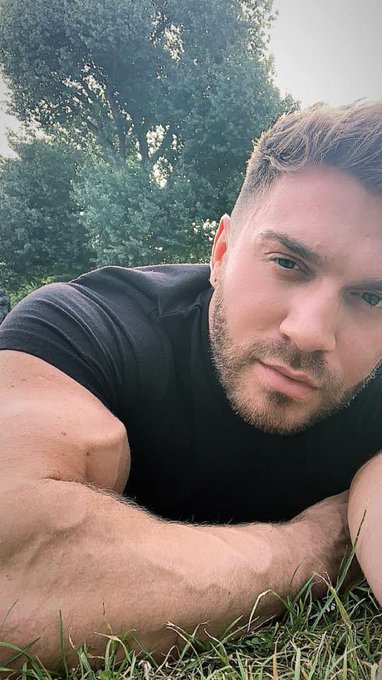 Check out my sexy ass friend!   Hey twinks, subs and curious ones, follow him on kik >>> jake_nay https://t