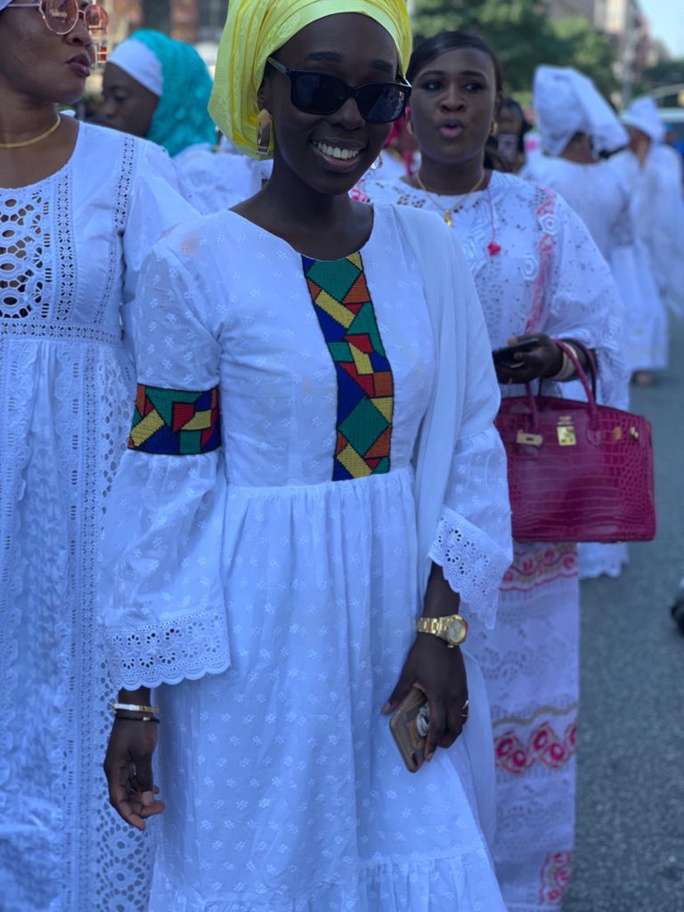 njalabaan's tweet photo. Merci Mame Diarra pour la confiance.
Tu es toute belle @SokhnaJaara
#Bambaday #Njalabaan
❤️❤️❤️ https://t.co/YOuxHfn2ZQ