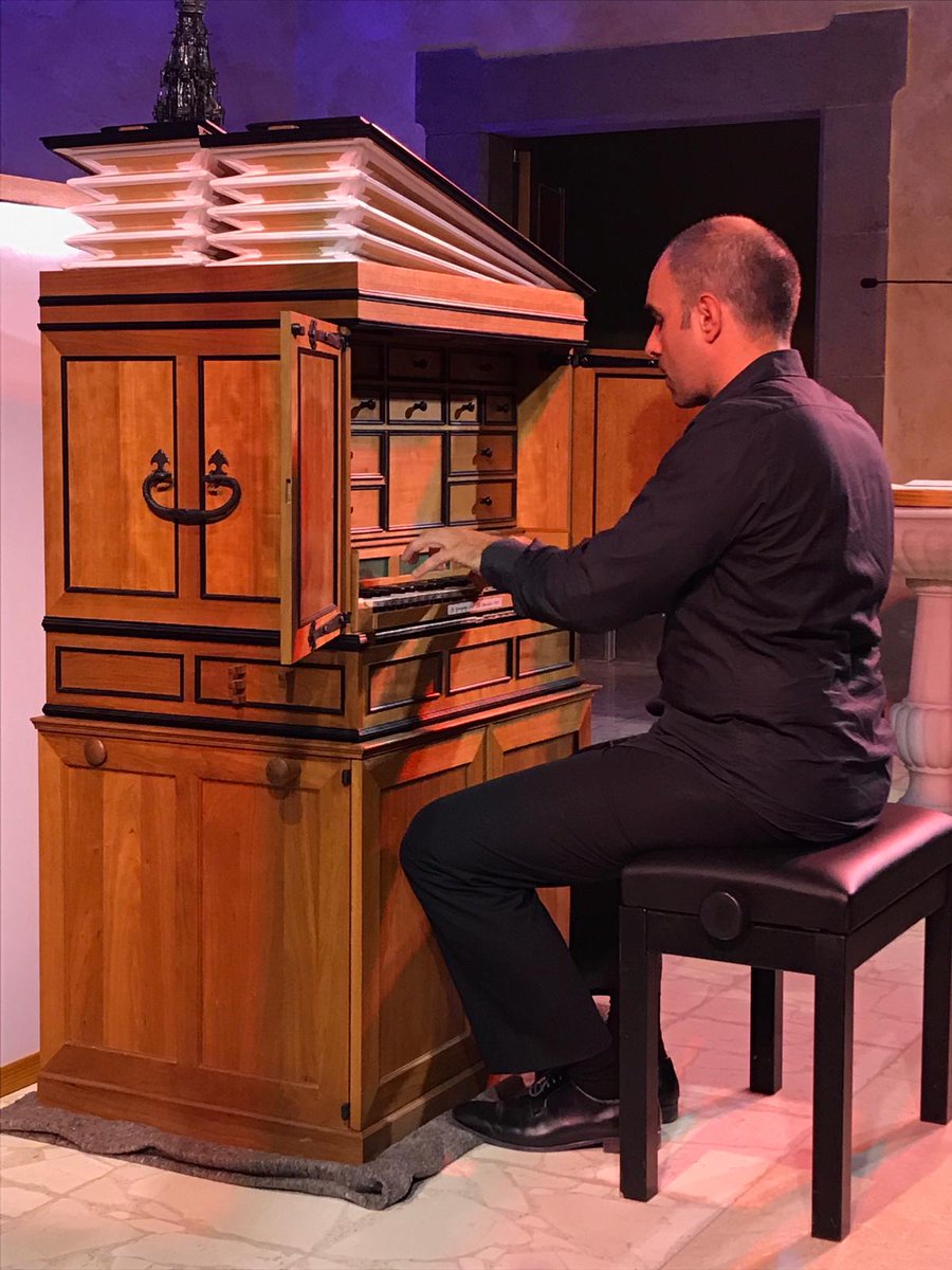 Festival_FeMAP's tweet photo. Tanquem la setmana #FeMAP2019 amb l'últim i meravellós concert de @JDELARUBIA a #Avià i la música de #cabezón, coneixent una mica més sobre el #claviorgue #grenzingorgan #BRAVO https://t.co/ZMTrGvjtNT