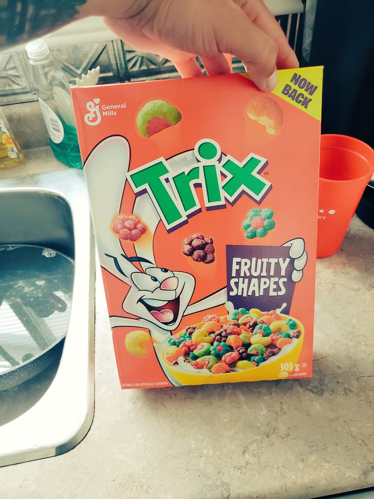 Eewwee #trixisforkids #trixisback havent had this in ohhh 20 years 80's baby. #oldage #oldschool #trix #ComebackSZN