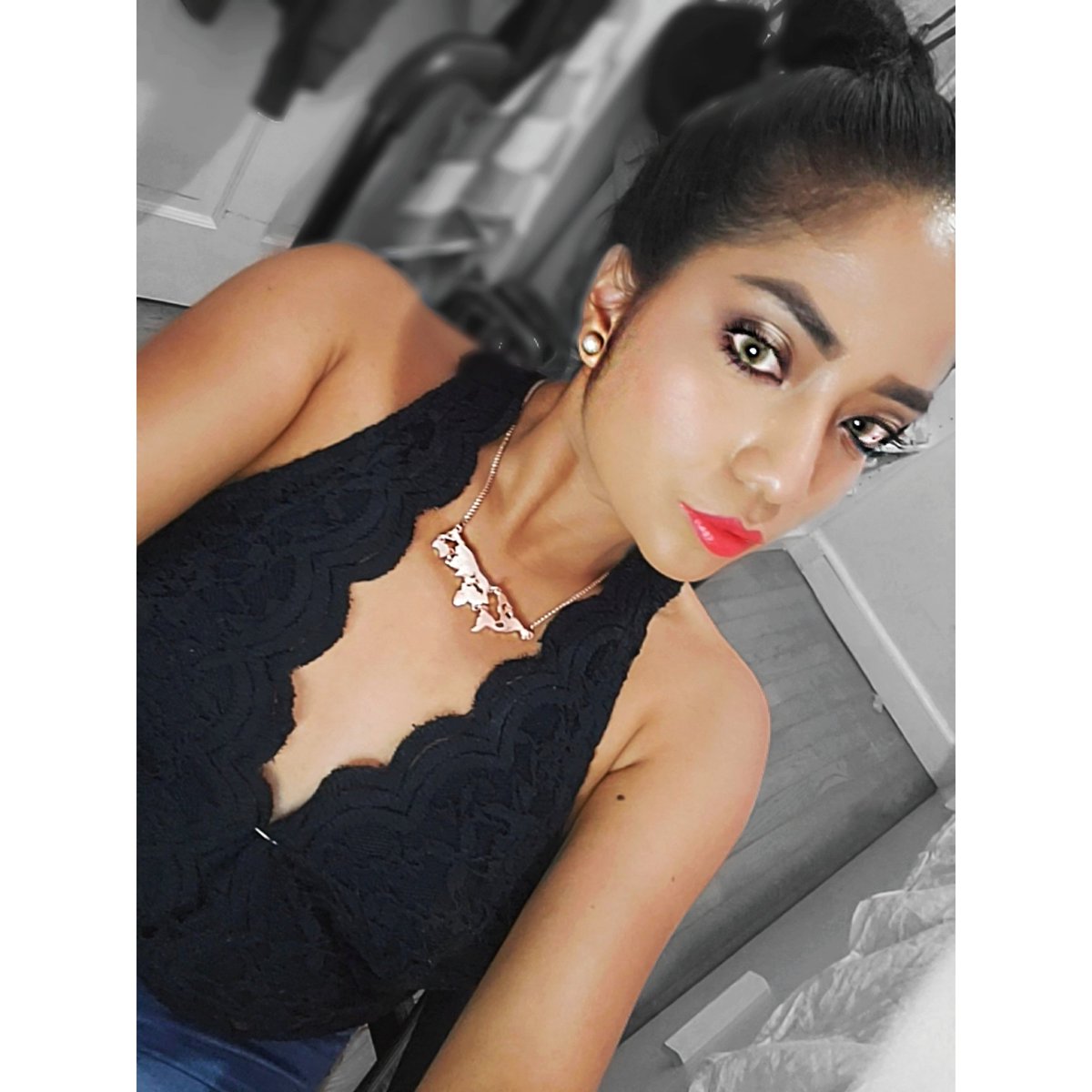 MariaRo05829857's tweet photo. Halo Eyes ๐ผ Contact Lenses Are Everything!
#haloeyeshadow #contactlenses #brightredlips #rosegoldjewelry #arualstoreonline #robes #bodysuit #lace #fashion #fashionaccessory #model #makeupartist #glamonabudget #glamonwheels
(@arualstoreonline use code AM50 for info go to IG) https://t.co/wHNuu2Vee6
