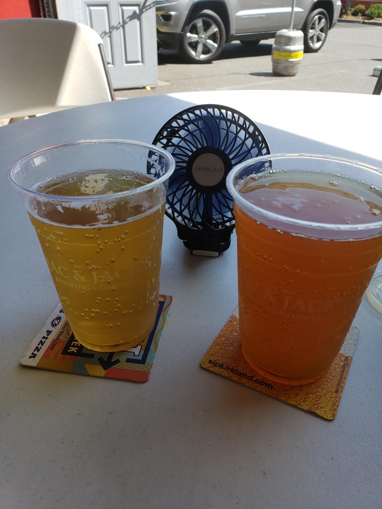 RagCai's tweet photo. Cooling off at @MJBrewery. Cheers.#beerrules. #feelinghot. https://t.co/sjkvGvklnv