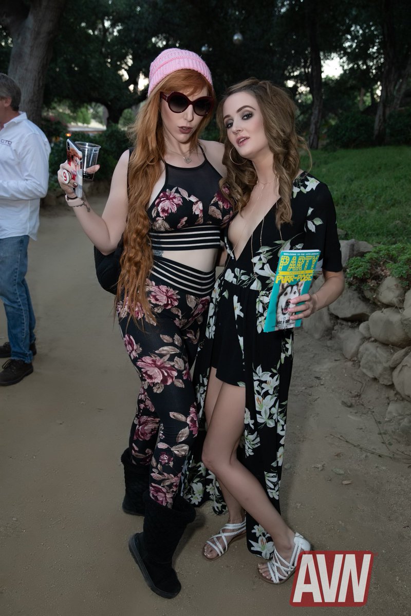 industrybyrick's tweet photo. A few pix from last night #ViceIsNice
@AdultVideoNews https://t.co/XG6cl9T4l2