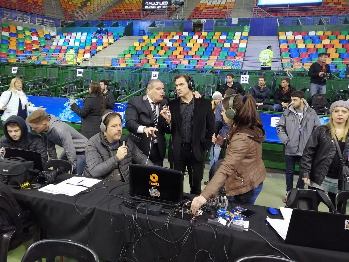 recontravale5's tweet photo. Felicitaciones @leomargo @isonpatoco @fedetoral @pabloborsu ...gran trabajo en el #3naciones en Ucuwebradio!!!
Seguimos creciendo. Sumando horas!! Hemos formado un gran grupo!!! https://t.co/XAG8OfZjZy