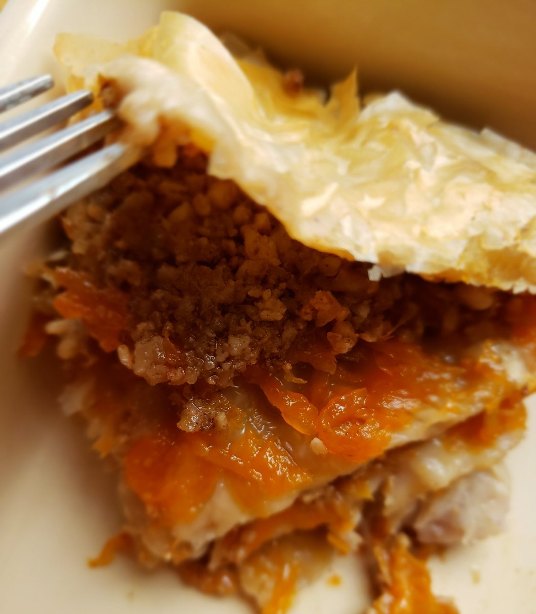 phyllofiles's tweet photo. Catching up on some old posts &amp; getting ahead of the #pumpkinspice craze 😜. Will be making this #kolokithopita recipe again when the #pumpkins are ready. Don't worry, there will be a reminder in the fall 🎃🇬🇷 #pumpkinpita #cookinggreek #Greece #kolokithi https://t.co/rikqvAYnqE https://t.co/t8zPb0ow2V