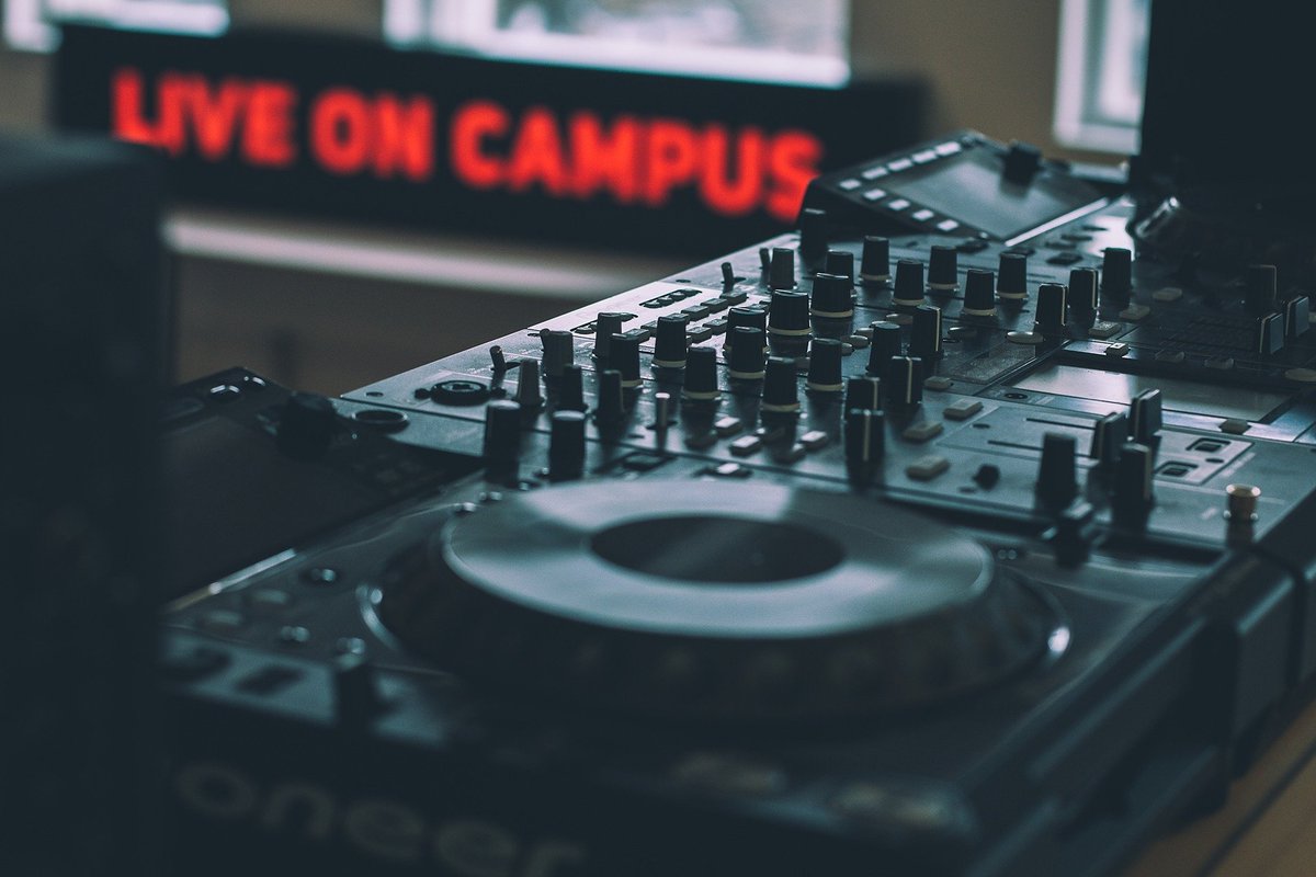 musicmakerz_com's tweet photo. Getting a song heard on the radio is one of the most pivotal moments in an artists career, but it's not easy. Our all-in-one platform gives you access to a community of endless talent that can make it happen! #musicindustry #radio

Register for free: https://t.co/eiBAOoEmqk https://t.co/byY6F3Jci0