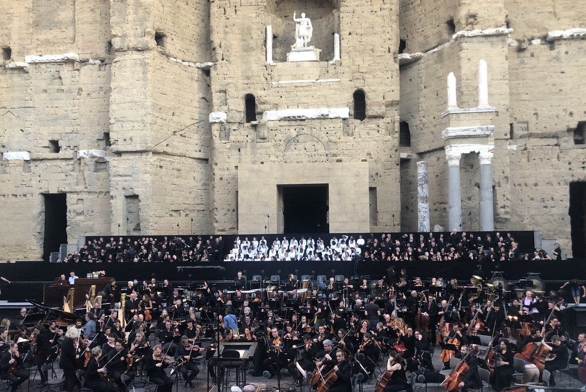 Quelle joie de voir réunies pour la 150e édition des <a href="/choregies/">Chorégies d'Orange</a> les 4 formations musicales de <a href="/radiofrance/">Radio France</a> : <a href="/nationaldefce/">Orchestre National de France</a> <a href="/PhilharRF/">Orchestre Philharmonique de Radio France</a> <a href="/ChoeurRF/">Choeur RF</a> <a href="/MaitriseRF/">Maîtrise RF</a>! Rdv demain sur <a href="/francemusique/">France Musique</a> et <a href="/Francetele/">France Télévisions</a> pour écouter cette œuvre sublime de G. Mahler : la symphonie des Mille! 🤩
