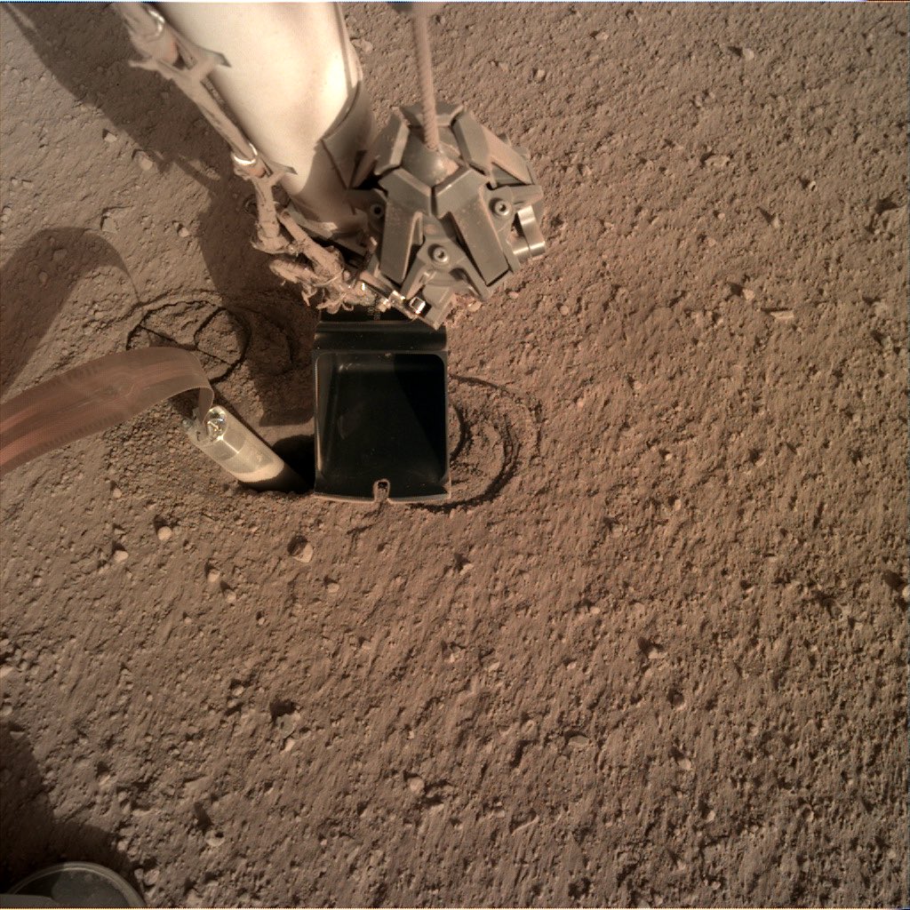 InSight - Mission d'exploration sur Mars - Page 21 EAld3E7U4AA7uUh?format=jpg&name=medium