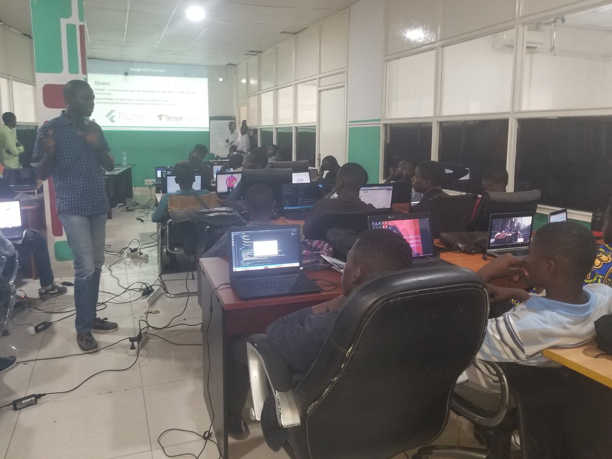 petenet001's tweet photo. #GoogleIOExtended held on July 20 we had reviewed the latest news from Google, I talked about tensorflow and especially flutter 🙂👍🏾
#GDGBrazza #FlutterCongo 
@GDGBrazza @googledevs  @gdg @TensorFlow @FlutterDev https://t.co/TAxRj58iei