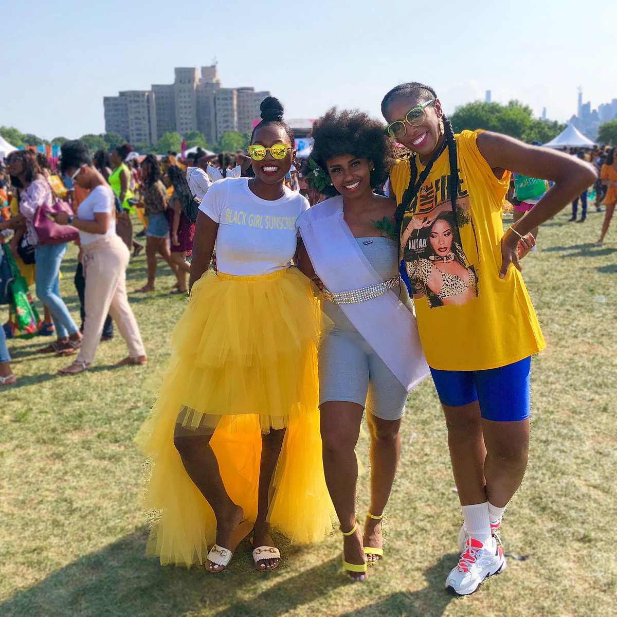 SocialSocietyU's tweet photo. Is school boring? Well these curly girls of #CurlFest2019 used what they learned in school to create multimillion dollar beauty brands that deal a ton with science &amp; anatomy. Invest in yourself today so you can have a #HotGirlSummer tomorrow. #CurlFest #curlfest2019 | https://t.co/82p6rc79Ae