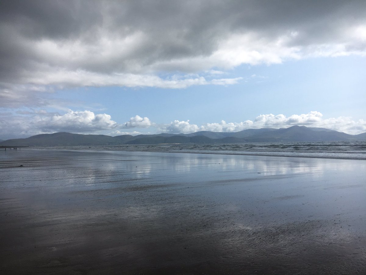 cbbarlow's tweet image. Taking in some beautiful views of Kerry on Inch Strand. #wildatlanticway #travelIreland