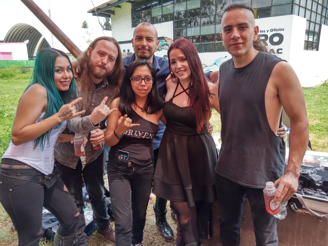 kidsamix's tweet photo. #Dragonfly 🖤🤘❤️ @drivenoficial @MireyaDriven @lakorn_oficial @SaraFranco27 tardes maravillosas #muchorock los más chingónes 🖤 https://t.co/IyMbvBUzfK
