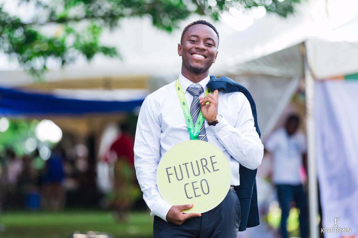 kle_nam's tweet photo. Ah wait!!! 
So then dem figure say I no graduate??? 😂😂
You sleeep!! 

This God who grants grace looked upon a 10 y/o boy's dream to become a Civil engineer and ten years down the line he has attained his BSc. Civil Engineering degree! 😭💕

Help me celebrate my God💗 https://t.co/X1DcEb2qdU