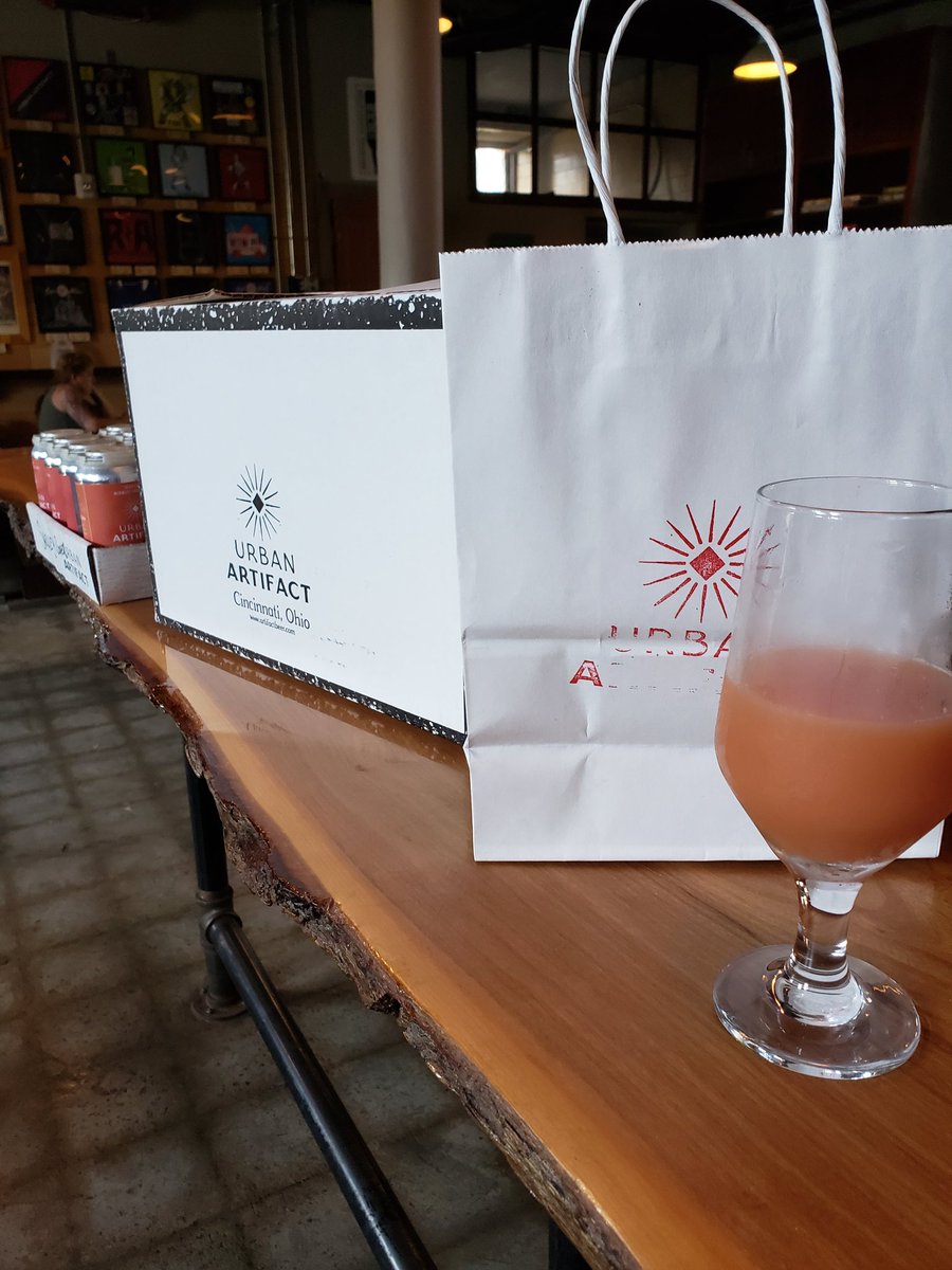 skc_aquaholic's tweet photo. Jackpot!! 🎰  I bought some of my favorite #beer today 👍🍺 @ArtifactBeer #FireIron #midwestfruittart #pinkguava #banana #passionfruit #BeerCanfessions https://t.co/vB4gE3XOPD
