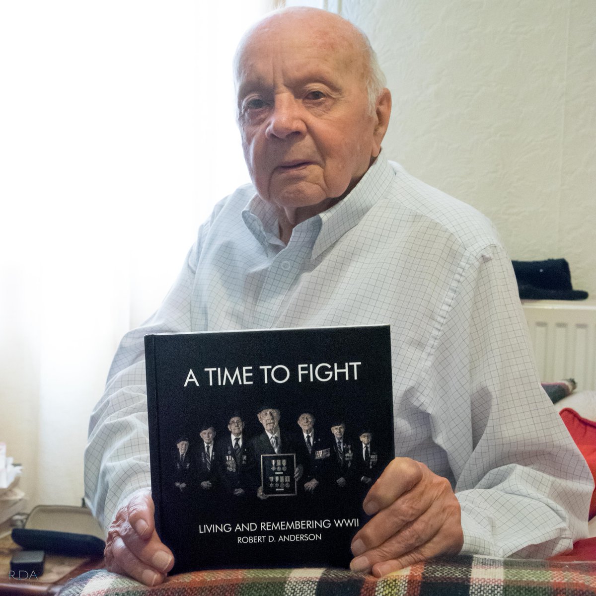 I had the pleasure of meeting up with Jeff Haward of the 51st Highland Division to drop off a few things from my project A TIME TO FIGHT - TODAY he turned 100  @51HD @MilHistMag @MilitaryHB  @HistoryExtra @UnicornPubGroup #atimetofight @DDayRevisited @WW2Talk @WWIIhistorynet
