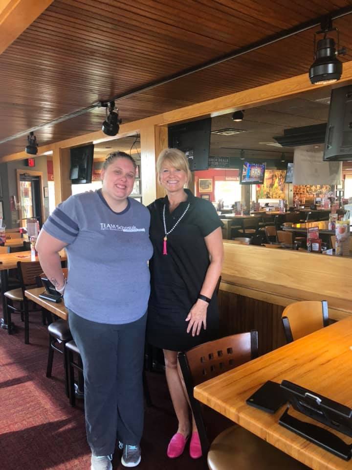 Today, Vonnie brought understanding to Applebee’s management to share in hopes of comforting those affected. 

#iunderstandloveheals 💗
#betheoneforsomeone