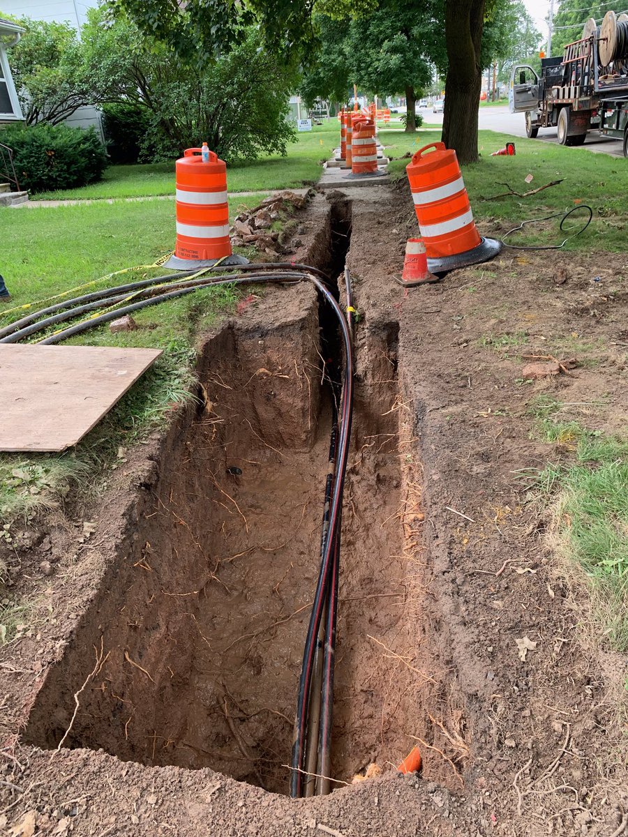 HawkDaylighting's tweet photo. Splice pit and trenching back on primary’s to take to depth. 
@ Appleton wi
#hawkconstruction #construction #vactor #vactorhxx  #vactormanufacturing #hydrovac #hydroexcavation #excavation #excavate #hydraulic #hawk #teamhawk #hawkcrew #gettingitdone #safedigging #hawktuff #truvac https://t.co/pVgoYHlEwu