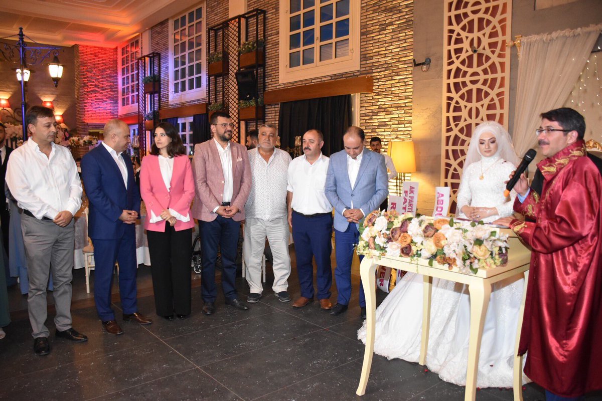 MKYK Üyemiz, mesai arkadaşımız Manisa Milletvekili Murat Baybatur’un danışmanı Sinan Kurt kardeşimiz ile Büşra Kaya kızımızın nikah akdine şahitlik ettik. Rabbim genç kardeşlerimize her iki cihanda mutluluk ve huzur nasip etsin.