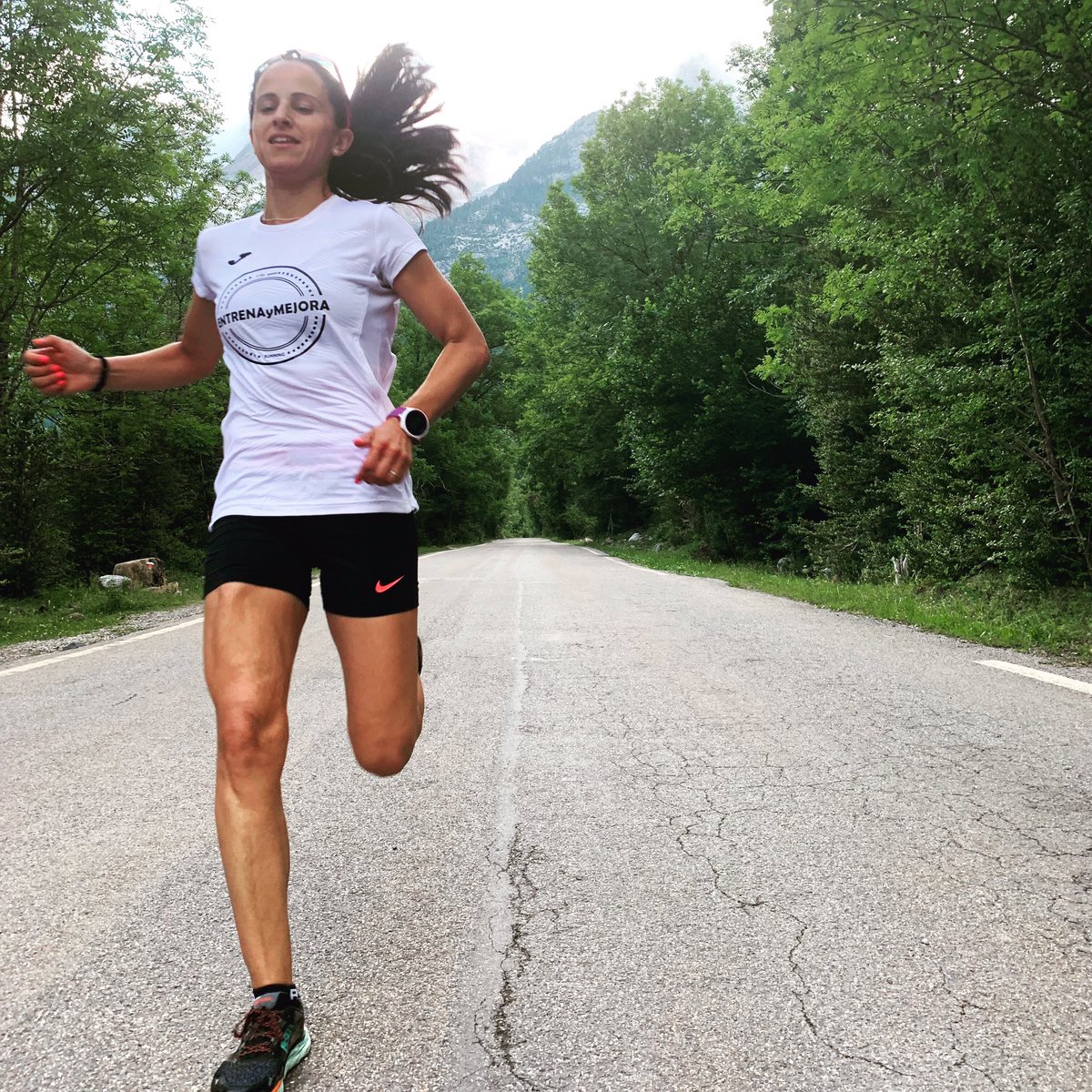 MamenLedesma's tweet photo. CREE EN TU VICTORIA Y COMENZARÁS A MERECERLA
Que tus sueños sean tu impulso, tu objetivo sea tu motivo y tus ganas de conseguirlo tu meta 💪🏻 🏃🏽♀️
⠀⠀⠀⠀⠀⠀⠀⠀⠀
#entrenaymejora #skechers #loadingbodyandmind #leonthebaker #ucam #vegavero #rdsocks https://t.co/RjXom9UeP2