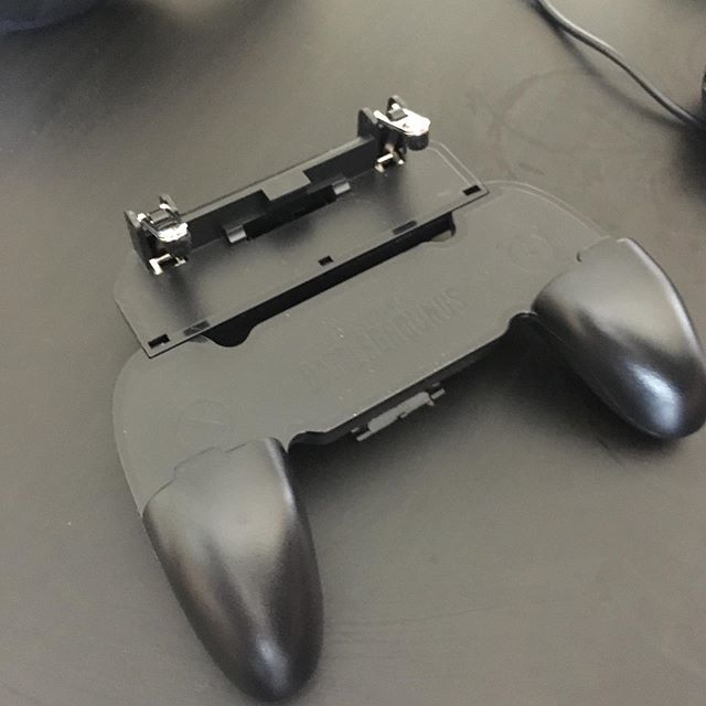 BH_010_YT's tweet photo. Yesss!! Got a #mobilegamecontroller to jump on some #Fortnite with BH and maybe #pubg at work! https://t.co/YIrWoymkjF https://t.co/yGF5irlaAX