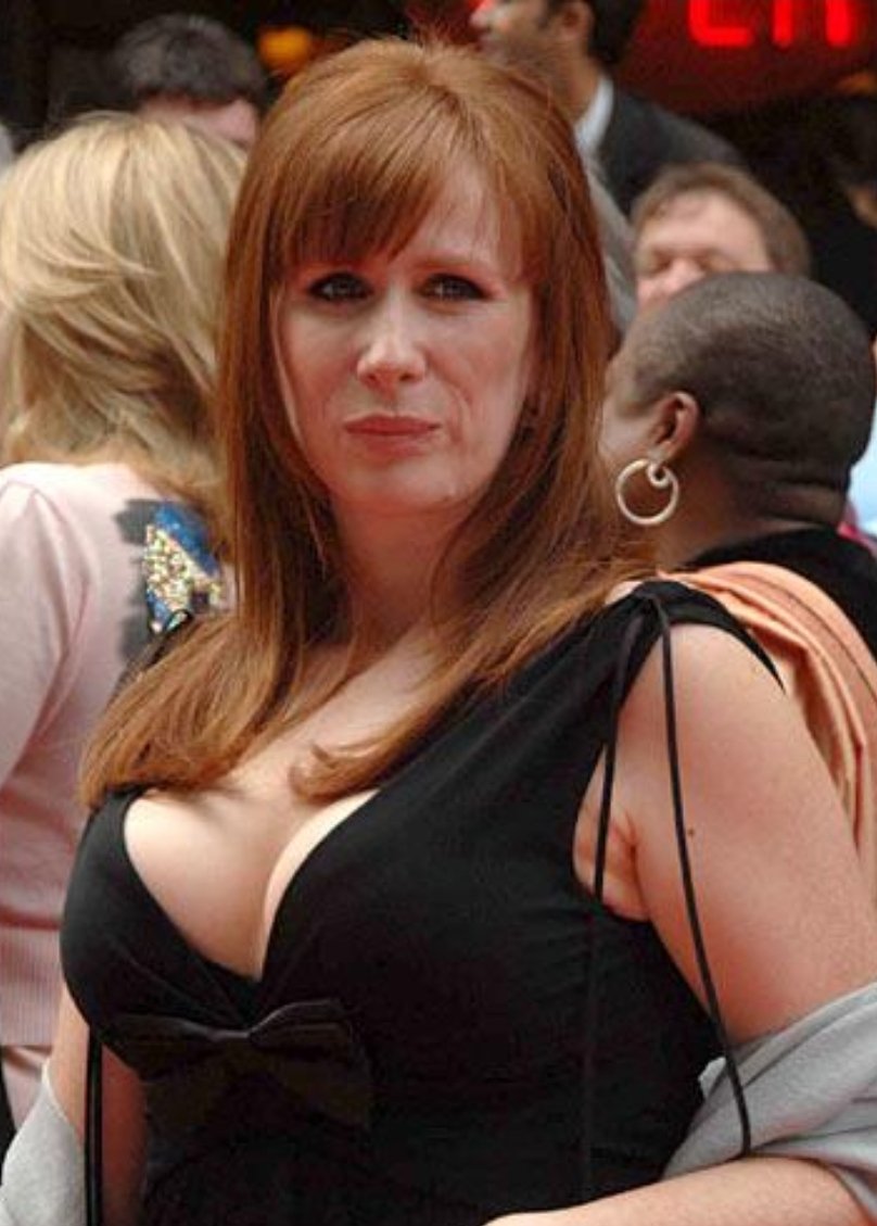 BObscene5's tweet photo. @Ldm4L Catherine Tate has such a great pair of tits on her https://t.co/e4NURIvVNp