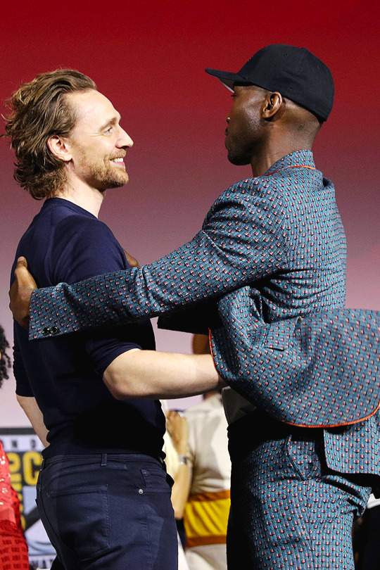 alongauloveme's tweet photo. Tom Hiddleston e Mahershala Ali al San Diego Comicon
di quest'anno! 
#sddc2019 #Loki #Blade https://t.co/Vv38mFGiO0