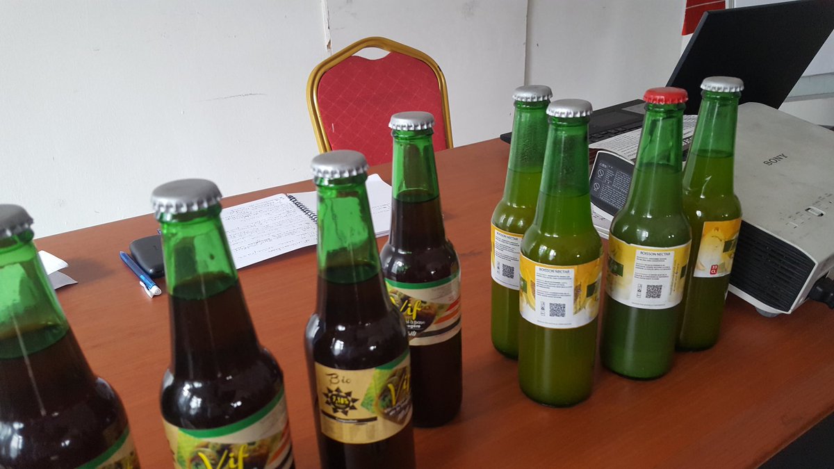 ypard_rdc's tweet photo. Pendant et après formation d @ypard_rdc on deguste le jus d #fougères d #tondolo #ToietMoi à base d #gingembre et jus d'#ananas produits en #RDC par les jeunes @SuisseRDC @UEenRDC @DRCongoUK @Muyumba @DeniseNyakeru @TV5MONDEINFO @Luc_Gerard @FAO @rdc_ong @CanadaRDC @AimKazika https://t.co/xtnHhgr37E